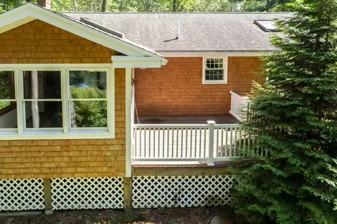 Exterior - 39 Spar Cove Rd, Freeport, ME 04032 photo 2 of 8