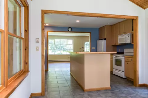 Kitchen - 39 Spar Cove Rd, Freeport, ME 04032 photo 5 of 6