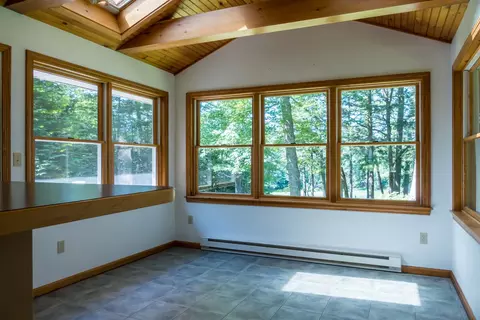 Living - 39 Spar Cove Rd, Freeport, ME 04032 photo 1 of 7