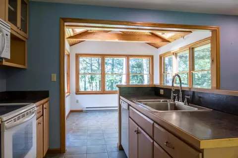 Kitchen - 39 Spar Cove Rd, Freeport, ME 04032 photo 2 of 6