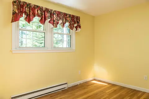 Bedroom - 39 Spar Cove Rd, Freeport, ME 04032 photo 6 of 12