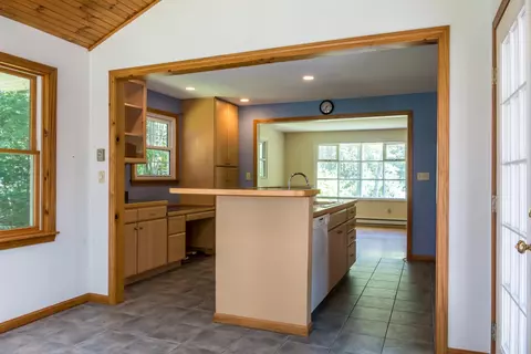 Kitchen - 39 Spar Cove Rd, Freeport, ME 04032 photo 4 of 6