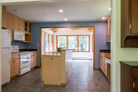 Kitchen - 39 Spar Cove Rd, Freeport, ME 04032 photo 1 of 6
