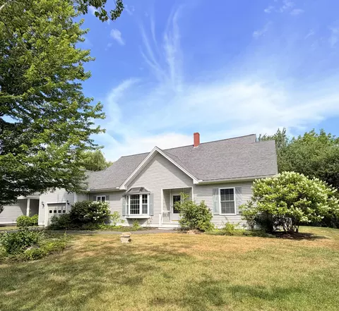 30 Schooner Dr, Rockland, ME 04841