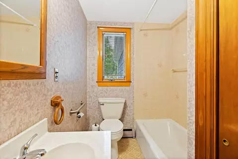 Bath - 30 Smith St, Augusta, ME 04330 photo 2 of 4