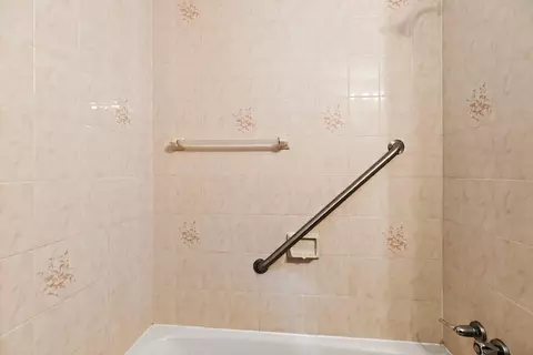 Bath - 30 Smith St, Augusta, ME 04330 photo 3 of 4