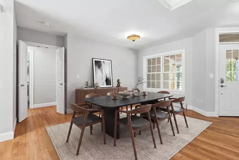 Dining - 10 Windsor Post Rd, Freeport, ME 04032 photo 1 of 2