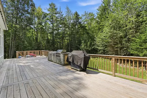 Exterior - 10 Windsor Post Rd, Freeport, ME 04032 photo 4 of 7