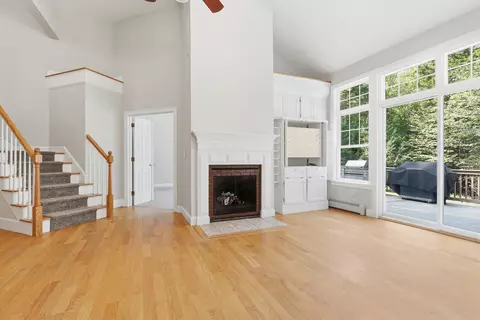 Living - 10 Windsor Post Rd, Freeport, ME 04032 photo 1 of 7