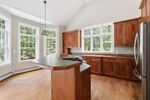 Kitchen - 10 Windsor Post Rd, Freeport, ME 04032 photo 1 of 4