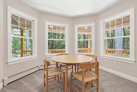Dining - 10 Windsor Post Rd, Freeport, ME 04032 photo 2 of 2