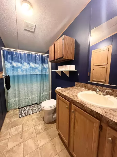 Bath - 369 Nelson Rd, Chelsea, ME 04330 photo 1 of 2