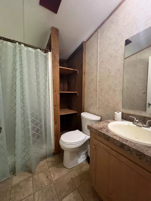 Bath - 369 Nelson Rd, Chelsea, ME 04330 photo 2 of 2