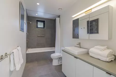 Bath - 40 Point Rd, Harborside, ME 04642 photo 1 of 5