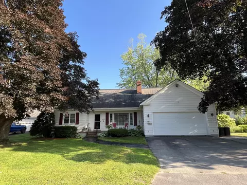 31 Chandler St, Skowhegan, ME 04976