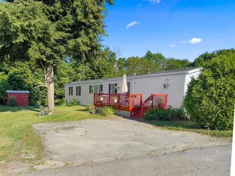 46 Fourth St, Rockland, ME 04841