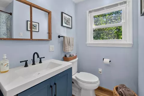 Bath - 7 New York St, Millinocket, ME 04462 photo 2 of 3