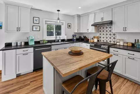 Kitchen - 7 New York St, Millinocket, ME 04462 photo 5 of 6
