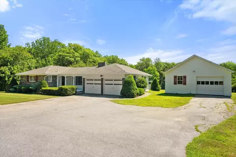 240 W Main St, Searsport, ME 04974