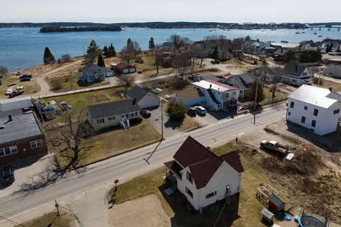 2 Gaelic Sq, Jonesport, ME 04649