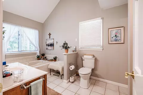 Bath - 37 Granite Rd, Naples, ME 04055 photo 2 of 5