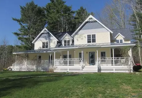 21 Verona St, Northport, ME 04849
