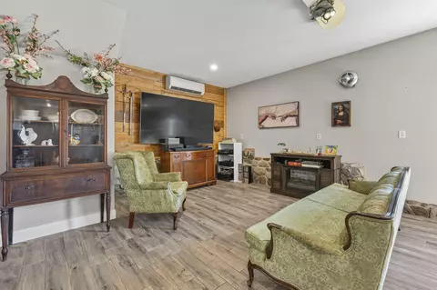 Living - 5 Cliff Dr, Windham, ME 04062 photo 1 of 2