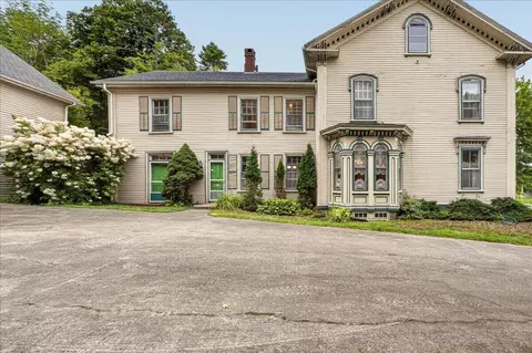 81 W Main St, Searsport, ME 04974