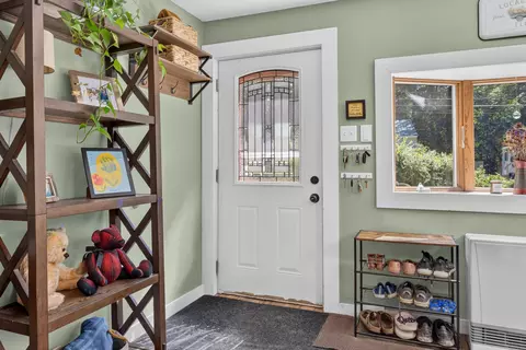 Entry Way - 27 Beach Rd, Windham, ME 04062 photo 4 of 13