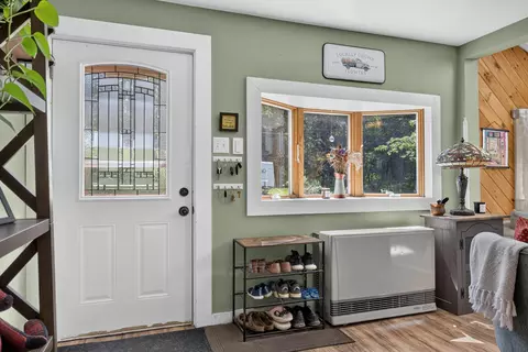 Entry Way - 27 Beach Rd, Windham, ME 04062 photo 6 of 13