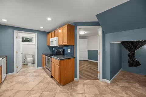 Entry Way - 8 Badger Ln, Readfield, ME 04355 photo 13 of 14