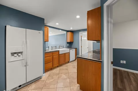 Kitchen - 8 Badger Ln, Readfield, ME 04355 photo 11 of 14