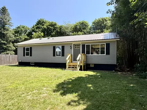 90 Downes St, Calais, ME 04619