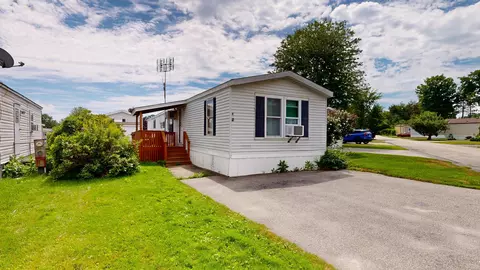 18 Blackberry Pl, Kittery, ME 03904