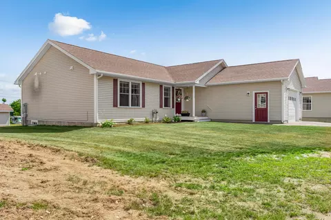 Exterior - 16 Hunter Dr, Hermon, ME 04401 photo 4 of 13