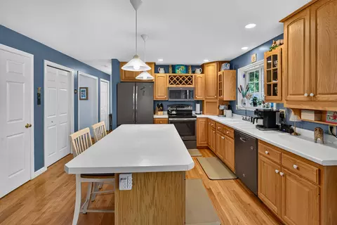 Kitchen - 545 Deerfield Dr, Hermon, ME 04401 photo 3 of 7
