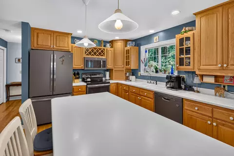 Kitchen - 545 Deerfield Dr, Hermon, ME 04401 photo 2 of 7