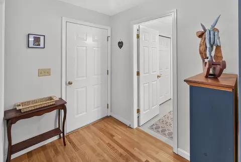 Entry Way - 545 Deerfield Dr, Hermon, ME 04401 photo 4 of 6