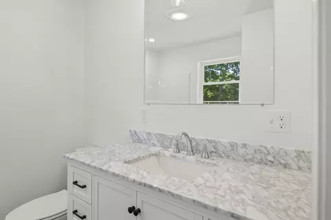 Bath - 629 Riverside Dr, Augusta, ME 04330 photo 3 of 5
