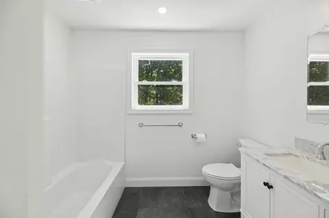 Bath - 629 Riverside Dr, Augusta, ME 04330 photo 4 of 5
