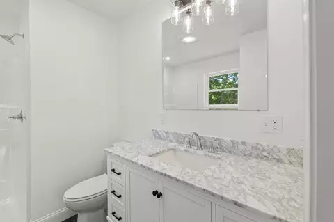 Bath - 629 Riverside Dr, Augusta, ME 04330 photo 2 of 5