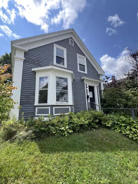 40 Rankin St, Rockland, ME 04841