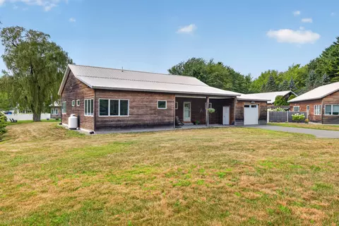 7 Pebble Ln #7, Kennebunk, ME 04043