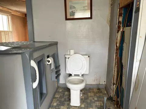 Bath - 360 Cushing Rd, Warren, ME 04864 photo 1 of 4