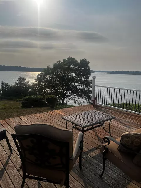100 Island Ave, Long Island, ME 04050