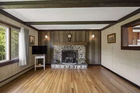 Living - 377 Pleasant Point Rd, Cushing, ME 04563 photo 2 of 3