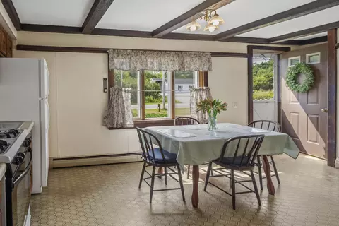 Dining - 377 Pleasant Point Rd, Cushing, ME 04563 photo 2 of 2