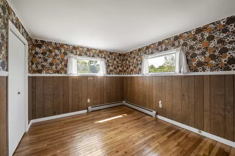 Bedroom - 377 Pleasant Point Rd, Cushing, ME 04563 photo 2 of 5