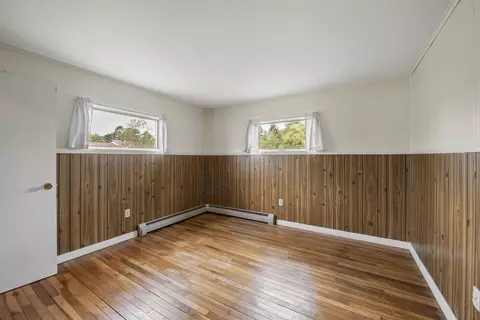 Bedroom - 377 Pleasant Point Rd, Cushing, ME 04563 photo 4 of 5