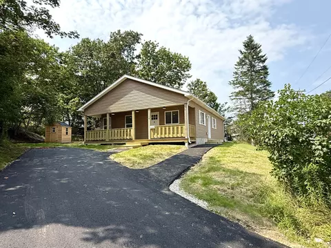 14 Mitchell St, Eastport, ME 04631